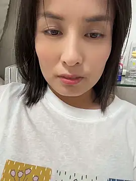 Snapshot of Faye-baby chatting on 06-14-26, 02:41 Faye-baby online show from 06-14-26, 02:41