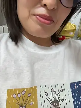 Snapshot of Faye-baby chatting on 06-15-26, 02:52 Faye-baby online show from 06-15-26, 02:52