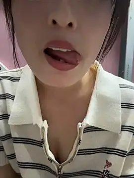 Snapshot of Faye-baby chatting on 06-20-26, 05:32 Faye-baby online show from 06-20-26, 05:32