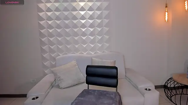 Snapshot of PaulineSanz chatting on 06-15-26, 06:54 PaulineSanz online show from 06-15-26, 06:54