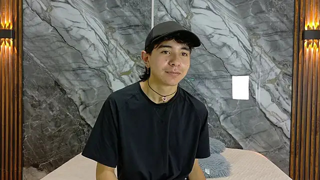 NoahWalker   online show from 05-06-26, 11:04