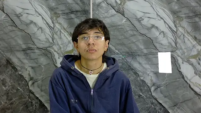 NoahWalker   online show from 05-12-26, 11:07
