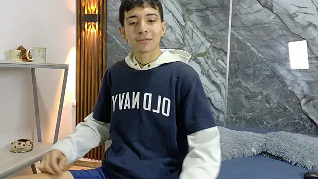 NoahWalker   online show from 06-04-26, 11:05