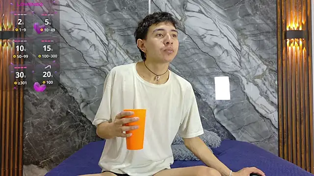 NoahWalker   online show from 06-18-26, 10:52