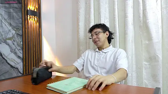 NoahWalker   online show from 07-09-26, 11:25