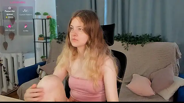 Glitch Doll online show from 07-03-26, 06:31