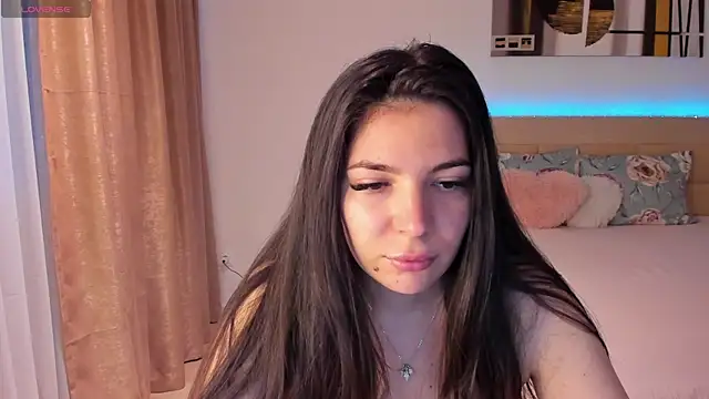 Snapshot of CandyElla_ chatting on 08-01-26, 03:11 CandyElla online show from 08-01-26, 03:11