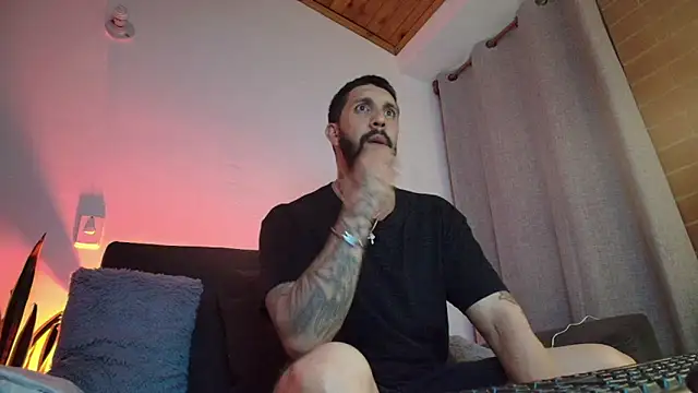 Snapshot of Alyssa_and_DAngelo chatting on 06-11-26, 01:49 Alyssa and DAngelo online show from 06-11-26, 01:49
