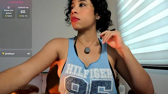 Snapshot of Laena_Castillo chatting on 04-18-26, 07:07 Laena Castillo online show from 04-18-26, 07:07