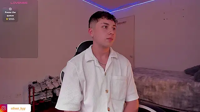 OLIVER K online show from 04-19-26, 07:16