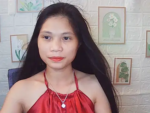 Snapshot of -Lucie-e chatting on 05-19-26, 05:58 -Lucie-e online show from 05-19-26, 05:58