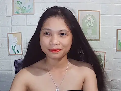 Snapshot of -Lucie-e chatting on 05-27-26, 01:41 -Lucie-e online show from 05-27-26, 01:41