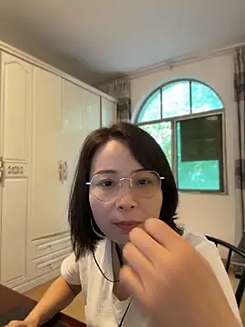 lisha521 online show from 06-18-26, 01:39