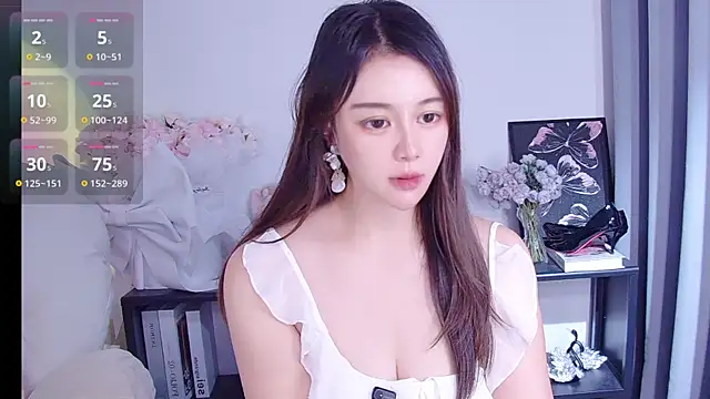 Snapshot of Moon-66 chatting on 06-10-26, 05:45 Moon-66 online show from 06-10-26, 05:45