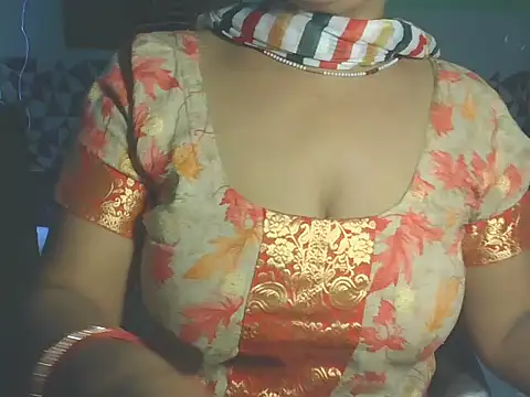 Snapshot of Hotty_Bhabhi1 chatting on 05-13-26, 04:43 Hotty Bhabhi1 online show from 05-13-26, 04:43