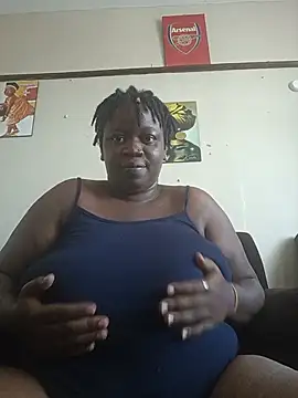 Snapshot of PrettyMissB chatting on 06-08-26, 08:15 PrettyMissB online show from 06-08-26, 08:15