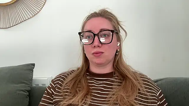 Snapshot of arielsweetieee chatting on 06-14-26, 07:43 arielsweetieee online show from 06-14-26, 07:43