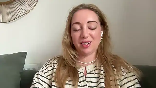 Snapshot of arielsweetieee chatting on 06-16-26, 08:50 arielsweetieee online show from 06-16-26, 08:50