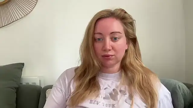 Snapshot of arielsweetieee chatting on 06-18-26, 08:14 arielsweetieee online show from 06-18-26, 08:14
