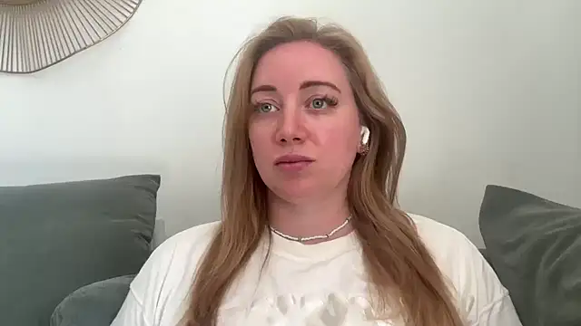 Snapshot of arielsweetieee chatting on 07-03-26, 09:05 arielsweetieee online show from 07-03-26, 09:05