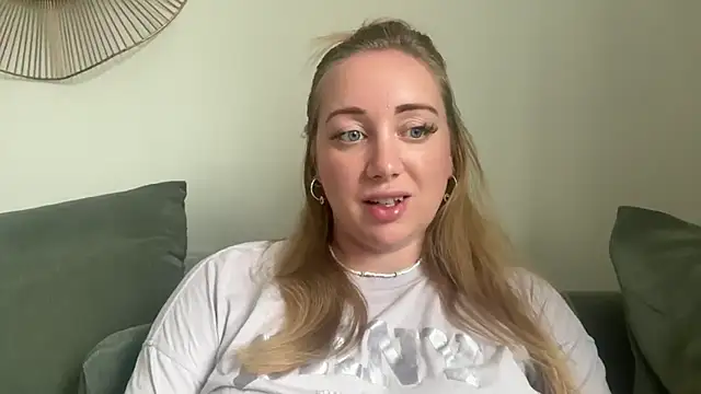 Snapshot of arielsweetieee chatting on 07-15-26, 08:41 arielsweetieee online show from 07-15-26, 08:41