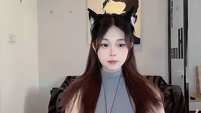 Snapshot of KiKi-011 chatting on 06-18-26, 06:02 KiKi-011 online show from 06-18-26, 06:02