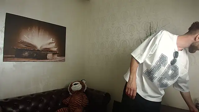 KyloEast online show from 06-20-26, 04:15
