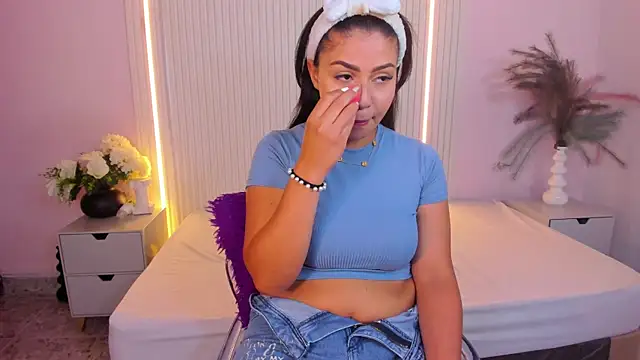 LucyWild8 online show from 05-16-26, 05:34