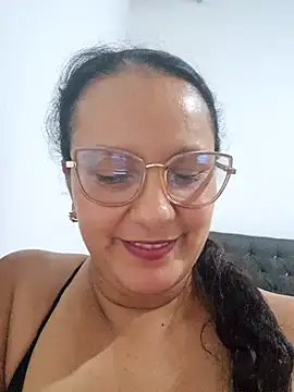 Snapshot of Samanta-42 chatting on 04-16-26, 09:39 Samanta-42 online show from 04-16-26, 09:39