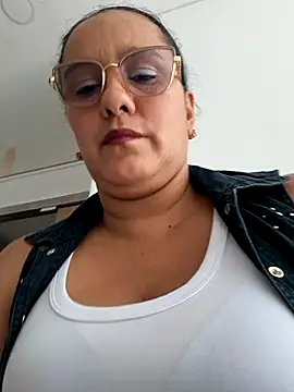 Snapshot of Samanta-42 chatting on 05-04-26, 01:40 Samanta-42 online show from 05-04-26, 01:40