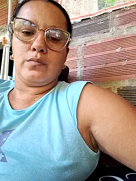 Snapshot of Samanta-42 chatting on 05-08-26, 12:21 Samanta-42 online show from 05-08-26, 12:21