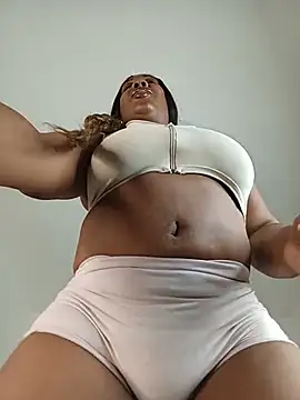 Snapshot of MadameEbony chatting on 06-21-26, 11:35 MadameEbony online show from 06-21-26, 11:35