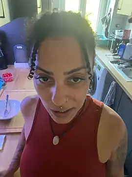 Snapshot of SweetPetiteNoir chatting on 05-27-26, 05:10 SweetPetiteNoir online show from 05-27-26, 05:10