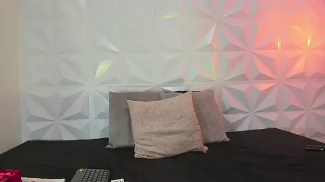 Snapshot of lucy_rouse1 chatting on 05-22-26, 05:03 lucy rouse1 online show from 05-22-26, 05:03