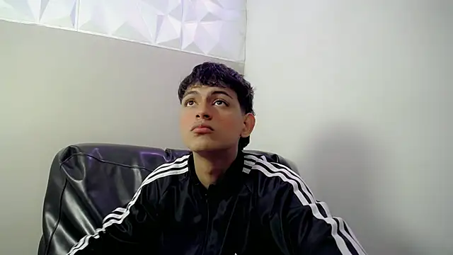 Snapshot of Yosepp_cum chatting on 04-26-26, 03:04 Yosepp cum online show from 04-26-26, 03:04