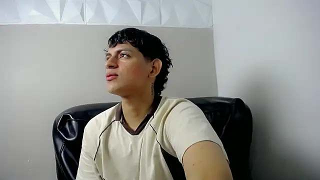 Snapshot of Yosepp_cum chatting on 05-02-26, 03:22 Yosepp cum online show from 05-02-26, 03:22