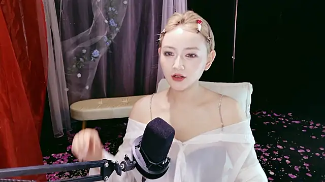 Unique Mia online show from 05-12-26, 05:26