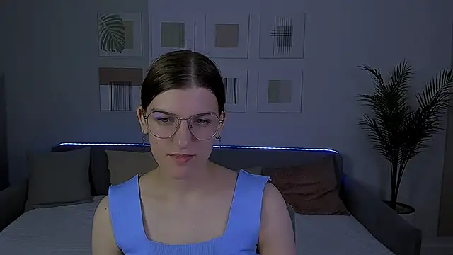 Snapshot of AnnaThorne chatting on 05-08-26, 03:45 AnnaThorne online show from 05-08-26, 03:45