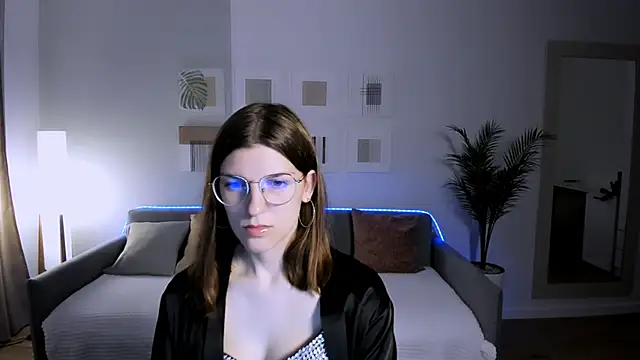 Snapshot of AnnaThorne chatting on 05-14-26, 04:30 AnnaThorne online show from 05-14-26, 04:30