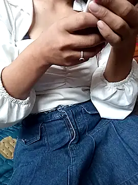 LucyBri01 online show from 04-19-26, 11:51