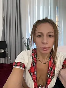 Mira Luna online show from 06-29-26, 05:02