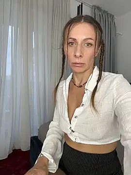 Mira Luna online show from 07-03-26, 05:52