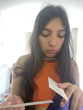 Snapshot of Soffy_20 chatting on 05-25-26, 04:35 Soffy 20 online show from 05-25-26, 04:35