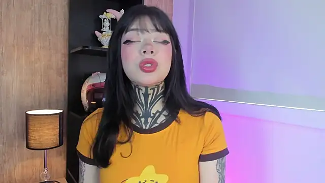 Snapshot of hanna_riu chatting on 05-23-26, 02:21 hanna riu online show from 05-23-26, 02:21