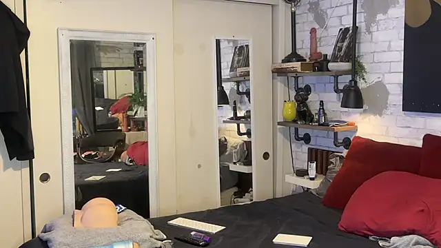 maxbandit online show from 10-28-25, 01:47