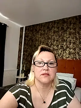I amVeronicle online show from 04-24-26, 09:56