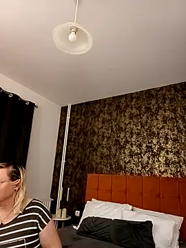 I amVeronicle online show from 04-28-26, 02:27
