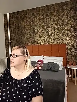 I amVeronicle online show from 05-17-26, 05:42