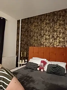 I amVeronicle online show from 05-19-26, 04:57
