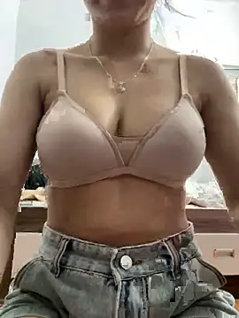 Snapshot of Yumiara chatting on 06-02-26, 05:31 Yumiara online show from 06-02-26, 05:31